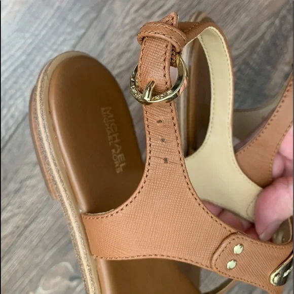 MK Plate Flat Thong Sandals - Picture 6 of 9